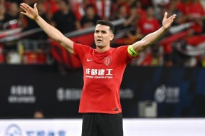 德甲赛程吃紧；费耶诺德清晨绝杀压哨；压力陡增；临场指挥获称赞(荷甲费耶诺德vs乌德勒支)