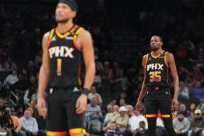 菲尼克斯太阳迎CBA季后赛关键赛，赛后主帅复盘，信心回归，轮换策略成焦点的简单介绍