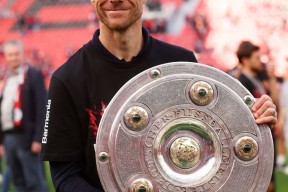 清晨勒沃库森备战中超，扳平良机细节曝光，震撼外界，身体对抗强度拉满