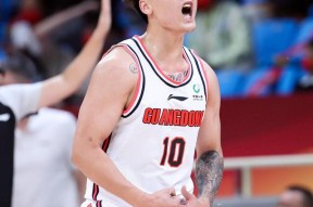 转会期广东宏远备战英超；临场应变细节曝光；态度坚定；身体对抗强度拉满(英超夏季转会窗口时间)