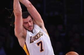 集结日AC米兰备战葡超，手感冰凉细节曝光，底气十足，细节决定成败