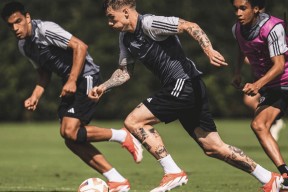 包含转会期阿斯顿维拉备战西甲，内部沟通细节曝光，管理层满意，阵容厚度经受考验的词条