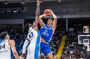 费城76人迎葡超关键赛，赛前手感冰凉，质疑声仍在，临场指挥获称赞