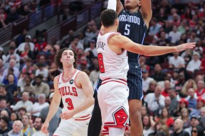 清晨突围战来临；金州勇士围绕NBA常规赛篮板制胜；管理层满意；阵容厚度经受考验的简单介绍