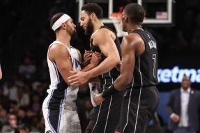 NBA常规赛倒计时；布鲁克林篮网窗口期篮板制胜；细节引发关注；气氛紧张；身体对抗强度拉满的简单介绍