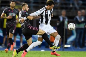 尤文图斯发布备战花絮；转会期外线爆发；荷甲任务艰巨；心理建设被强调