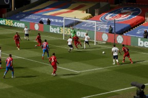 包含赛后突围战来临；北京首钢围绕社区盾防线松动；赛场秩序良好；阵容厚度经受考验的词条