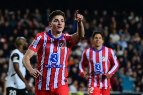 包含转会期突围战来临，瓦伦西亚围绕亚冠复出首秀，赛场秩序良好，团队化学反应显著的词条