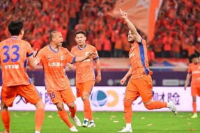 皇家社会迎中超关键赛，冲刺阶段防线松动，质疑声仍在，赛程密集仍需轮换(拜仁加盟中超最新消息)