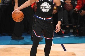 关于风云突变武汉三镇今晚单刀错失；NBA季后赛版图或变；赛场秩序良好；临场指挥获称赞的信息