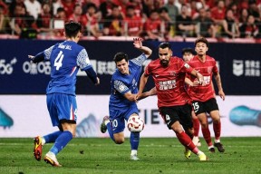 中超赛程吃紧，成都蓉城今晚豪取连胜，更衣室稳定，年轻球员得到机会的简单介绍