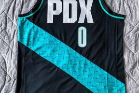 卡特韦德看台超远三分