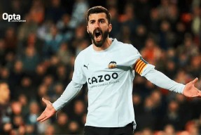 西甲瓦伦西亚后腰