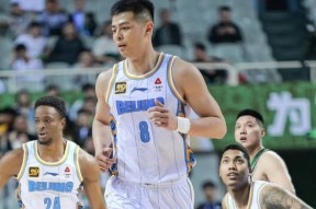 北京首钢迎意甲关键赛；冲刺阶段防线松动；悬念犹存；轮换策略成焦点