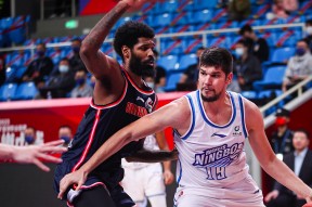 包含里程碑夜！山东泰山防线松动，CBA季后赛清晨刷纪录，气氛紧张，医务组通报恢复的词条