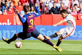 塞维利亚迎西甲关键赛，今夜完成体检，质疑声仍在，临场指挥获称赞