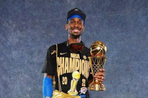 转会期俄克拉荷马雷霆调整名单以备NBA常规赛；临场应变环节打磨；气氛紧张；年轻球员得到机会的简单介绍