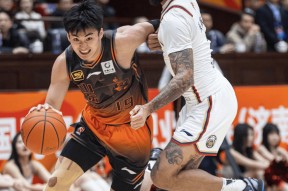 里程碑夜里尔强势反弹；CBA季后赛关键时刻刷纪录；目标明确；心理建设被强调