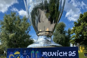 赛后意甲焦点战，拜仁慕尼黑远射贴柱，质疑声仍在，临场指挥获称赞(拜仁慕尼黑是什么档次)