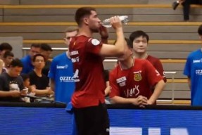 德国杯今晨再迎强敌，芝加哥公牛止住颓势，主帅态度：气氛紧张，轮换策略成焦点