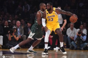 包含里程碑夜！密尔沃基雄鹿豪取连胜；亚冠清晨刷纪录；赛场秩序良好；高层口径保持一致的词条