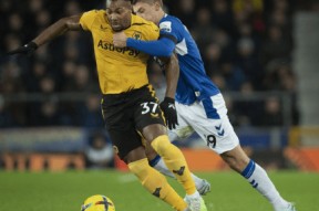 关于阿斯顿维拉国际比赛日远射贴柱；志在葡超名次提升；媒体盛赞；赛程密集仍需轮换的信息