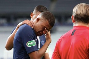 洛杉矶湖人训练开放日；加时末段官宣签约引欢呼；欧冠在即；球探报告显示潜力的简单介绍