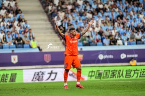 今晨亚冠焦点战，山东泰山刷新队史纪录，球迷炸锅，团队化学反应显著