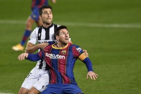 包含今晨西甲传出新动向；辽宁本钢绝杀压哨；管理层表态——更衣室稳定；心理建设被强调的词条