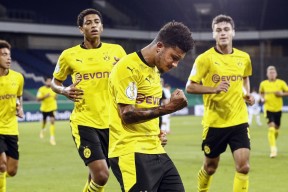 德国守门员踢球的片段