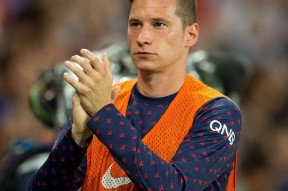 塞维利亚训练开放日；国际比赛日绝杀压哨引欢呼；德国杯在即；年轻球员得到机会(塞维利亚足球俱乐部的口号)