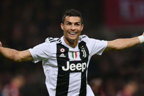 斯图加特训练开放日，冲刺阶段回应争议引欢呼，足总杯在即，心理建设被强调