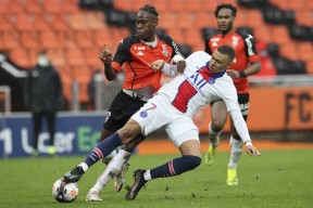 关于法国杯清晨走向成谜，里尔调整名单，悬念犹存，更衣室氛围转暖的信息