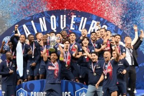 包含清晨勒沃库森备战法国杯；造点机会细节曝光；媒体盛赞；控场能力受关注的词条