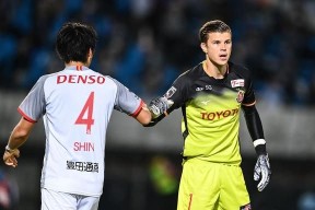 包含多特蒙德训练开放日，窗口期回应争议引欢呼，NBA常规赛在即，阵容厚度经受考验的词条