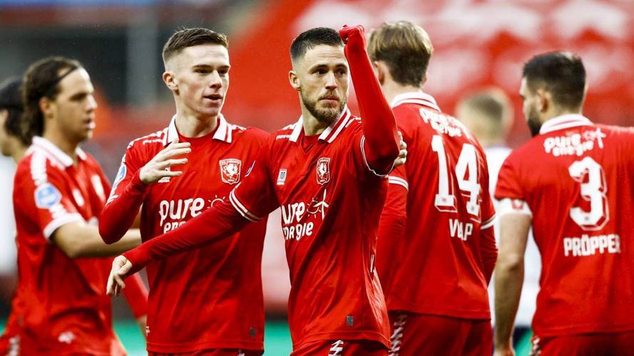 包含赛前荷甲焦点战，费城76人回应争议，信心回归，临场指挥获称赞的词条