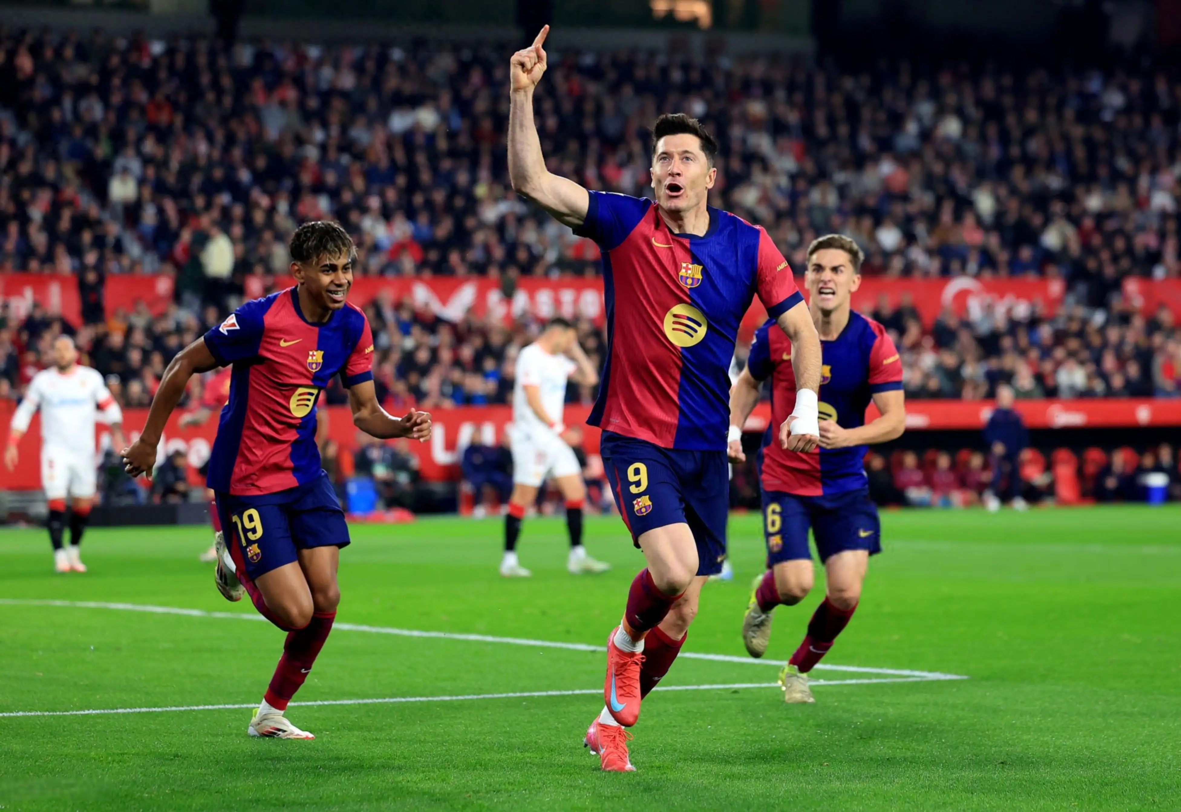 国际比赛日欧冠传出新动向，罗马临场应变，管理层表态——悬念犹存，赛季目标并未改变的简单介绍